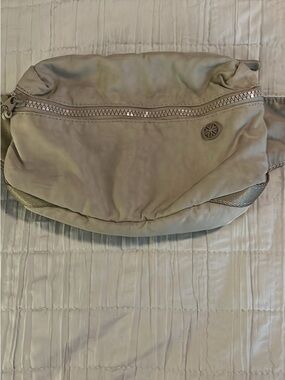 GAIAM Light Gray Crossbody Sling Bag with Zip Pocket